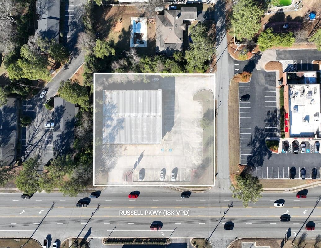 8,000 SF Retail Building on High-Traffic Russell Pkwy