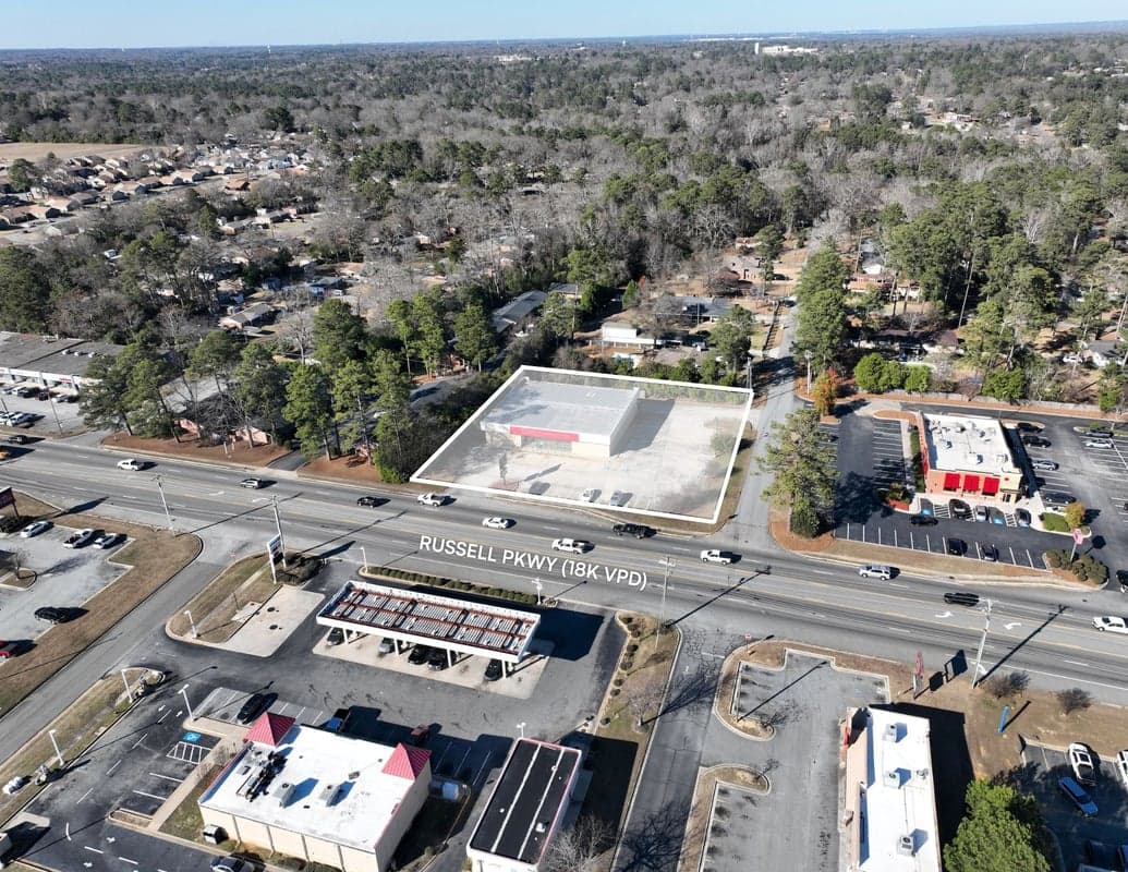 8,000 SF Retail Building on High-Traffic Russell Pkwy